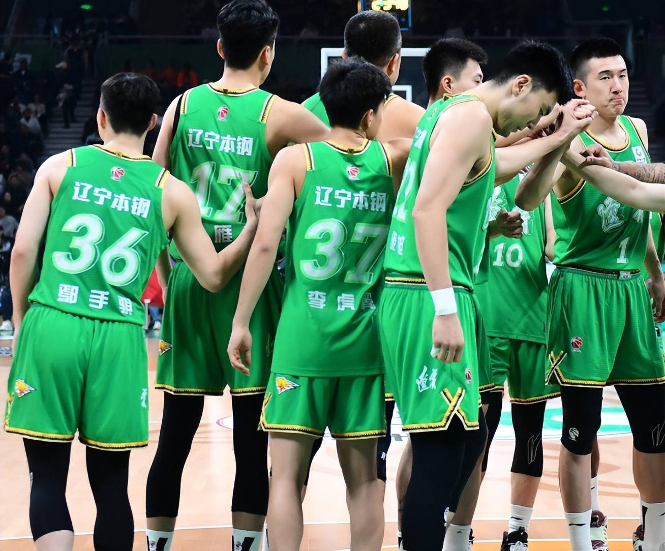CBA有球队今夏想卖队因亏损被潜在买家各种压价的简单介绍