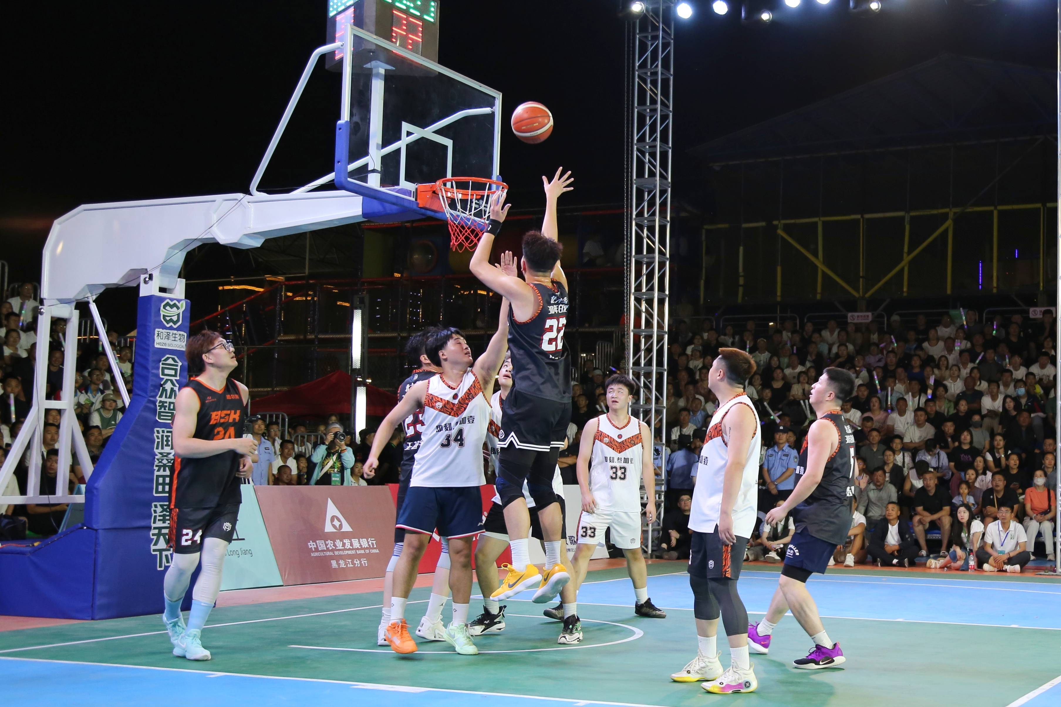FIBA官方晒精彩瞬间：绝杀加拿大，世界杯赛场也是相超巨的舞台的简单介绍