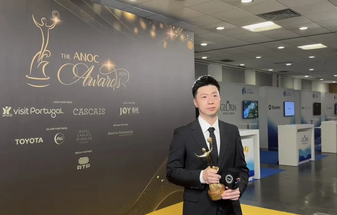包含南美传奇教练在国际舞台上获奖，成就辉煌的词条