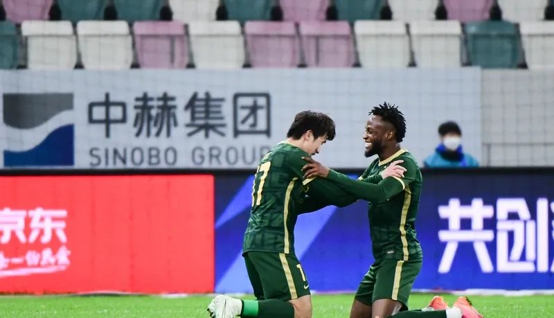 包含北京中赫国安客场不敌上海海港，寻找下轮机会的词条