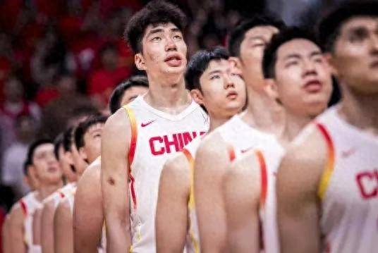 勇者无惧：韩国击剑队大胆反击